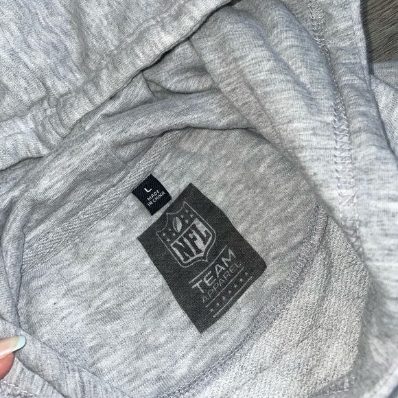 small gray chiefs hoodie - Picture 3 of 3